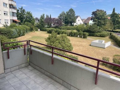 Modernisierte Wohnung mit 3,5 Zimmern, Balkon und EBK in Leonberg