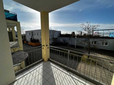 Wunderschöne, helle 1 ,5 Zimmer Wohnung mit Balkon und Tiefgaragenstellplatz am Eselsberg