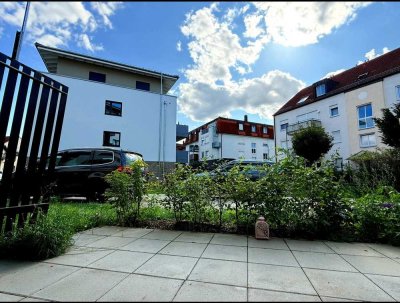 Neuwertige Wohnung im Erdgeschoss mit kleiner Terrasse