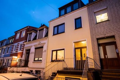 *** 2 WE über 4 ETAGEN im RMH - 1 WE wird FREI - 1 WE vermietet ***