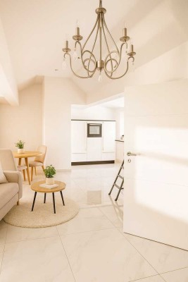 Wunderschöne Dachgeschoss-Wohnung mit Balkon, toller Aussicht und EBK