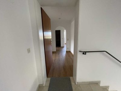 3-Raum-Wohnung mit Balkon und EBK in Huglfing