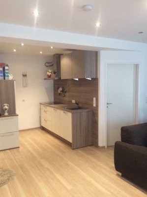 Stylische Studiowohnung mit großer Fensterfront (Courtagefrei)