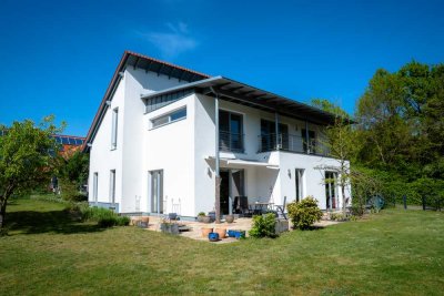 Architektur mit Charakter in einem stilvollen lichtdurchfluteten Zuhause