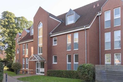 Teilsanierte 2-Zimmer-Wohnung mit neuem Laminatboden in ruhiger Wohnanlage!