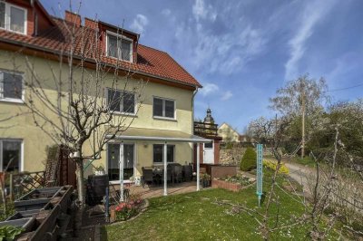 Wohnen mit Ausblick: Schöne DHH mit 2 WE, Carport und traumhaftem Garten am Stadtrand von Gera