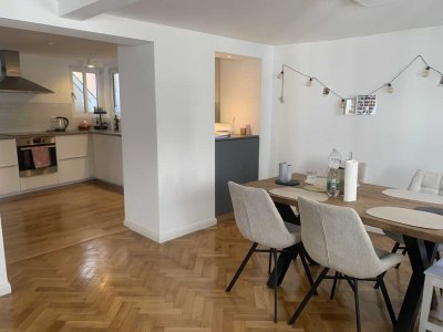 Helle und charmant geschnittene Altbauwohnung