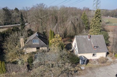 Quickborn: ehemalige Baumschule mit 2 Wohnhäusern, Wirtschaftsgebäude und ca. 1,6 ha Grundstück