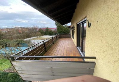 Erstbezug nach Sanierung mit Balkon: Geschmackvolle 4,5-Raum-Wohnung in Schwetzingen