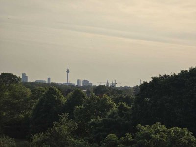Exklusives teilmöbilierte Penthouse mit 3 Zimmern und Balkon in Düsseldorf-Gerresheim