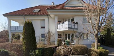Stilvolle, sanierte 3-Raum-Dachgeschosswohnung mit geh. Innenausstattung mit Balkon in Gerlenhofen