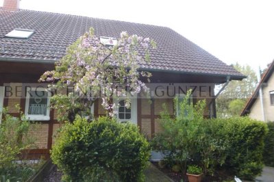 *Vollunterkellerte Doppelhaushälfte mit Carport und Garten in Barntrup-Alverdissen *