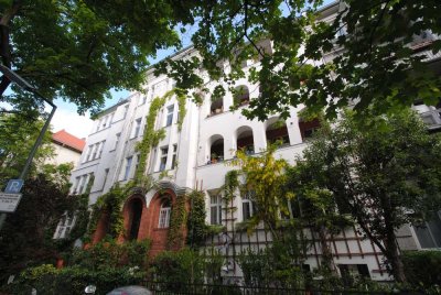 Wohnen in liebevoll saniertem Stuckaltbau in Ruhiglage Friedenau - sehenswert !!!