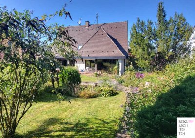 Sehr gepflegtes Einfamilienhaus mit Einlieger-Büro   I  Panoramablick in parkartig angelegten Garten