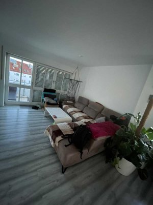 3-Zimmer-DG-Wohnung mit Balkon in Königsbrunn