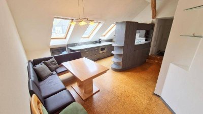Dachgeschoßwohnung nahe dem Bahnhof gelegen!