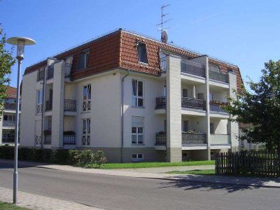 Wohnen auf Zeit: Tolle 2 Zimmerwohnung mit sonnigem Balkon und Stellplatz