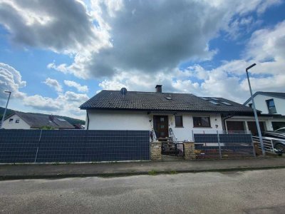 Geräumiges, renoviertes Einfamilienhaus mit Einliegerwohnung