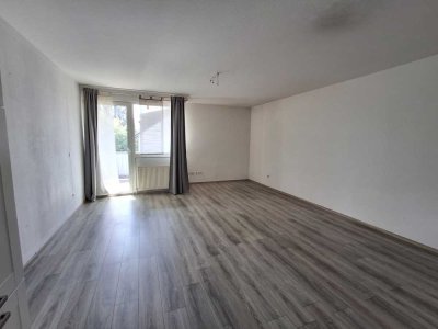 Schöne 1,5-Zimmer-Wohnung in Cronenberg mit Balkon + EBK