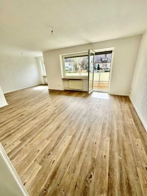 Erstbezug nach Sanierung unvermietete und provisionsfreie große 4,5-Zimmer-EG-Wohnung mit Südbalkon