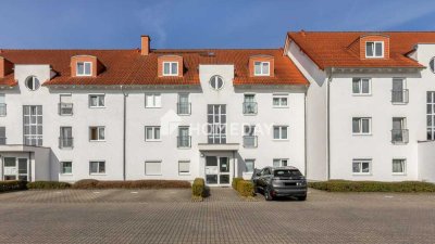 Charmante Zweizimmer-Dachgeschosswohnung mit Balkon und 2 Stellplätzen