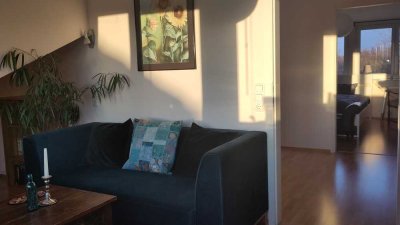 Vollmöblierte, lichtdurchflutete 2-Zimmer-Wohnung in ruhiger Lage mit guter Anbindung