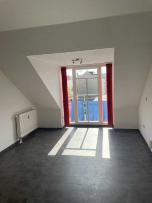 DG-Maissonette mit Einbauküche und Balkon!!!