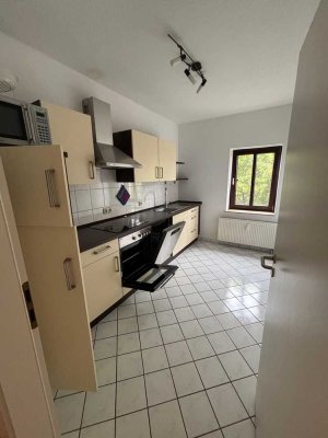Helle 3‑Zimmer Dachgeschosswohnung mit Balkon, Einbauküche