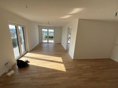 Neubauflair & Panorama: Hochwertige 2,5-Zi.-Wohnung mit großem Balkon in Aalen