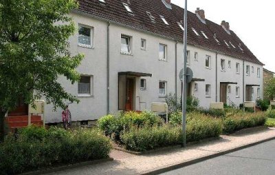 Helle Wohnung mit moderner Einbauküche und Wannenbad