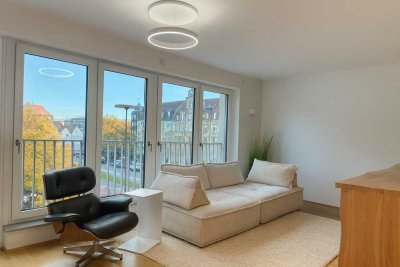 Vollmöbliertes zentrales 1-Zimmer-Apartment mit lichtdurchflutetem Wohnbereich & Stadtblick