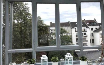Zentrumsnahe Altbauwohnung mit Dach-Wintergarten und Balkon