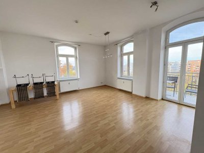 Helle 3 Zimmer Wohnung in sanierten Ziegelbau - Balkon zum Innenhof und Stellplatz vor der Tür