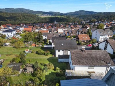 WO FAMILIEN GLÜCKLICH WERDEN � Gepflegtes Zweifamilienhaus mit Balkon, Terrasse und Kamin!