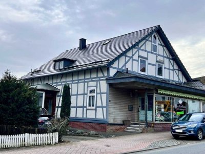 Mehrfamilienhaus mit Ladenlokal in Usseln sucht neue Besitzer (ehemalige Schule)