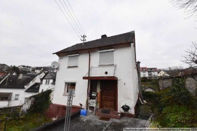Handwerker aufgepasst: Kleines Haus mit Potential in ruhiger Lage!
