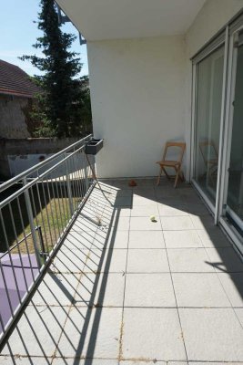 Geschmackvolle ETW mit großem Balkon, EBK, Aufzug und TG in Hochheim