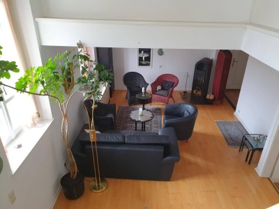 BESONDERES WOHNHAUS mit ATELIER (UNIKAT) - ideal für 1 - 2 Pers. im ZENTRUM von TARSDORF