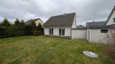 � Modernes freistehendes Einfamilienhaus zu vermieten
