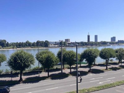 Exklusives Wohnen am Rhein: Traumhafte 4-Zimmer-Wohnung in erster Reihe zum Rhein!