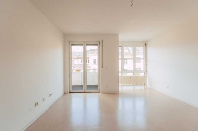 Seniorenresidenz am Connewitzer Hof: Barrierefreie Wohnung mit neuer Einabuküche und Balkon