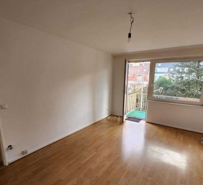 Gut geschnittene 2- Zi. Whg. mit Balkon in Oberrad!