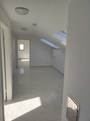 Erstbezug nach Sanierung! 2-Zimmer-DG-Wohnung in Heddesheim