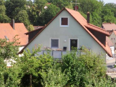 3-Zimmer-DG-Wohnung in Roßtal mit großem Balkon ab 15.09.25