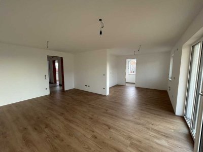 Erstbezug: Geschmackvolle barrierefreie 3 Zimmerwohnung mit Terrasse u. Garten in Wolfersdorf (Whg2)