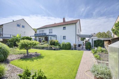 Perfekt für Familien! Einfamilienhaus mit viel Platz, überdachter Terrasse und herrlichem Garten!