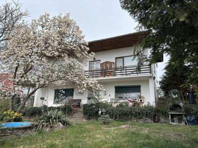 Familienwohnhaus mit Ferienhaus und 2400m2 Grundstück