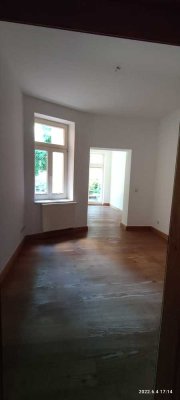 2,5-Raum-Wohnung im 1. OG mit Balkon