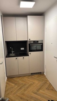 Kompaktes Apartment in Adlershof: Ein-Zimmer-Wohnung mit Balkon