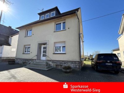 Ein-Zweifamilienhaus in zentraler Lage von Weyerbusch mit großem Grundstück